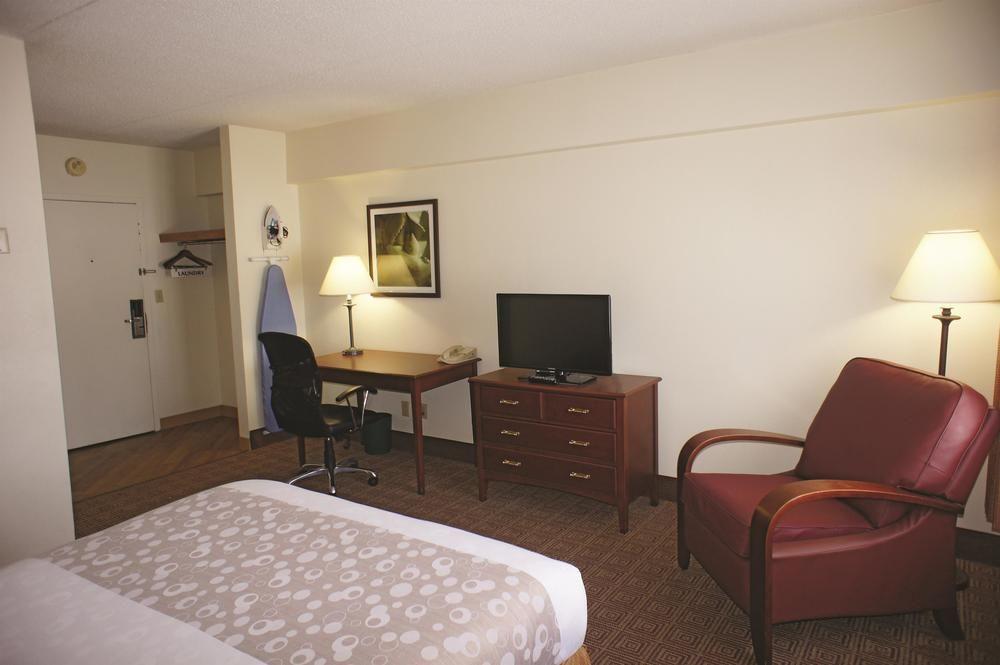 Hotel La Quinta By Wyndham New Haven Exterior foto